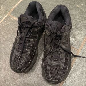 Nike zoom Vomero all black